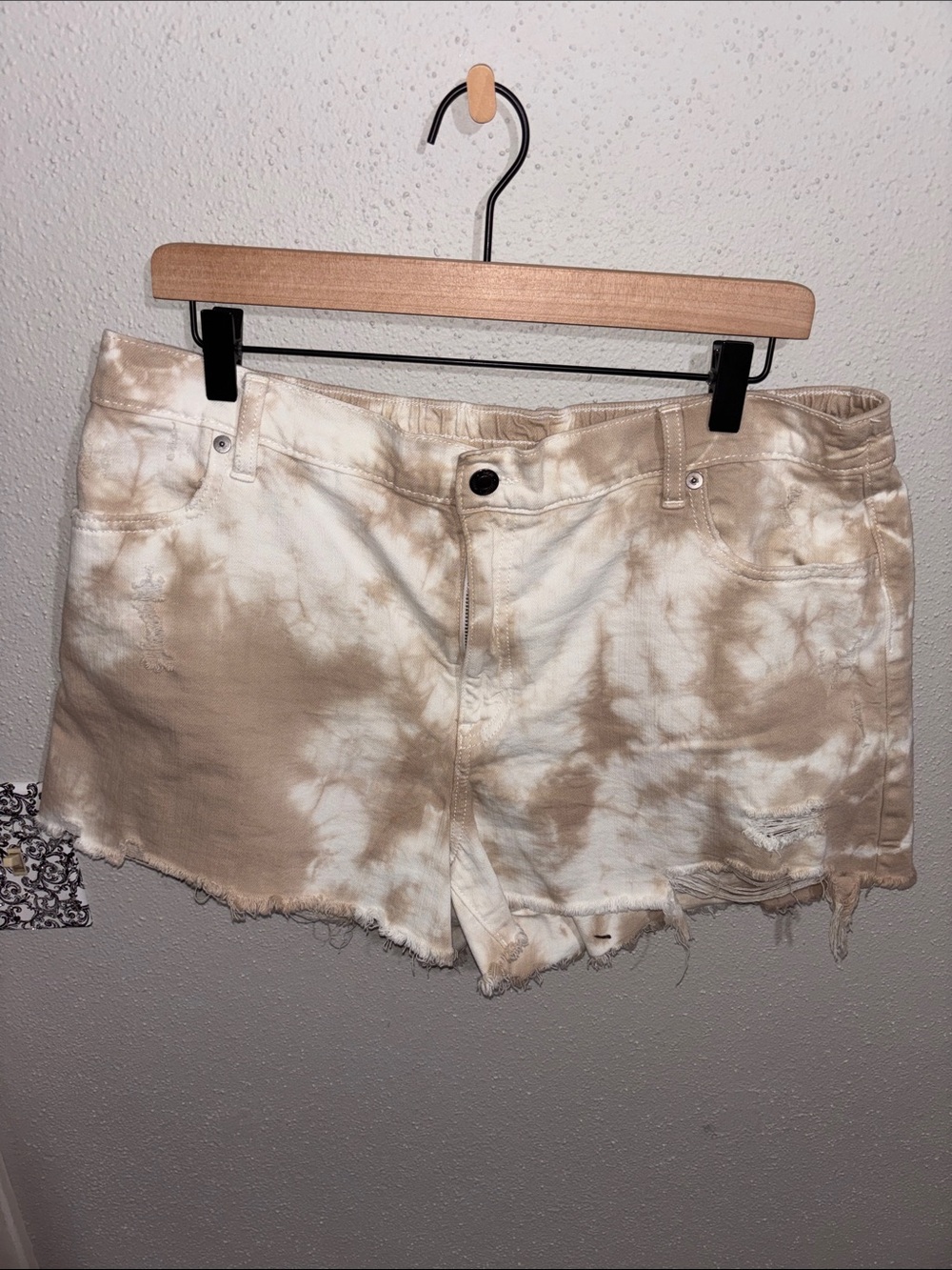 Aerie Daydream Denim Distressed Tie-Dye Cutoff Shorts (size x-Large)